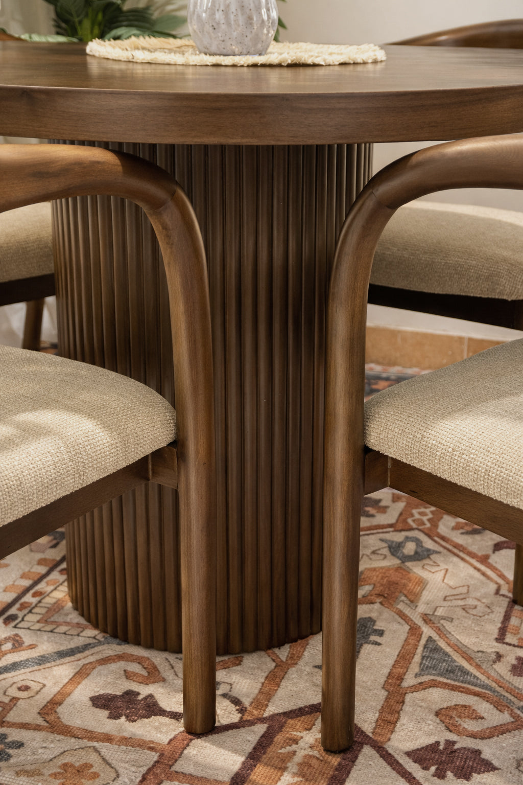 سفرة ڤيرا الدائرية – زان أحمر مبخر بقشرة جوز طبيعي – 4 كراسي